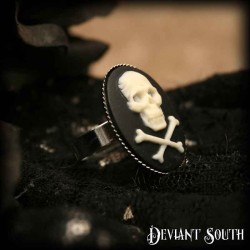 Deviant South Skull 'n Crossbones Cameo Silver Adjustable Ring