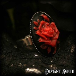 Deviant South 'A Thorn's Kiss' Red Rose Cameo Silver Adjustable Ring