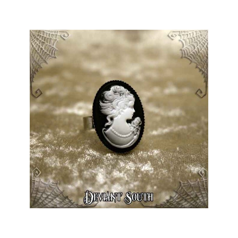 Deviant South 'Lady Scarlett' Vintage Woman Cameo Ring