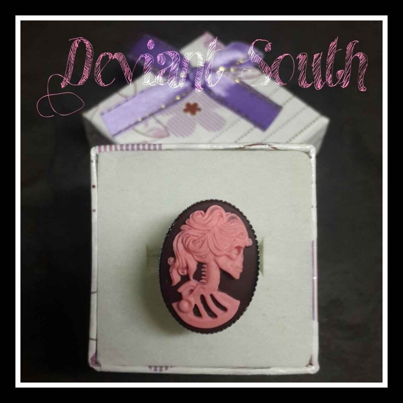Deviant South Medium Madame Squelette Cameo Silver Adjustable Ring - Dusty Rose & Plum