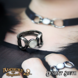 Alchemy Gothic AG-R219 Triple Goddess ring -- Mother of Pearl