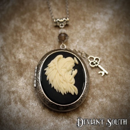 Deviant South Praying Angel Cameo Locket, Silver 1.8mm Stainless Steel Chain