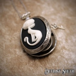 Deviant South Fabulous Feline Cameo Locket, Silver 1.8mm Stainless Steel Chain