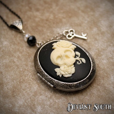 Deviant South Skull Roses Cameo Locket, Black 1.8mm Stainless Steel Chain