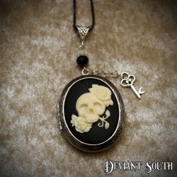 Deviant South Skull Roses Cameo Locket, Black 1.8mm Stainless Steel Chain