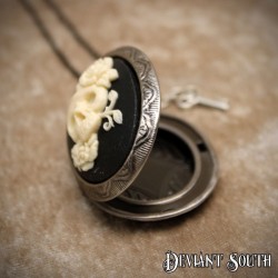 Deviant South Skull Roses Cameo Locket, Black 1.8mm Stainless Steel Chain