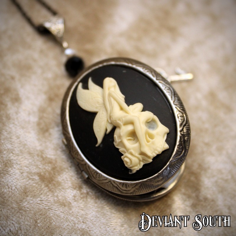 Deviant South Faerie Skull Locket, Black 1.8mm Stainless Steel Chain