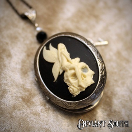 Deviant South Faerie Skull Locket, Black 1.8mm Stainless Steel Chain
