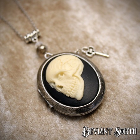 Deviant South Smiling Skull Locket, Silver 1.8mm Stainless Steel Chain