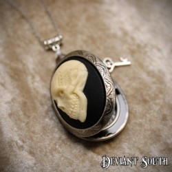 Deviant South Smiling Skull Locket, Silver 1.8mm Stainless Steel Chain